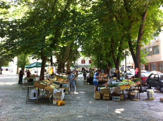 small farmers' market 